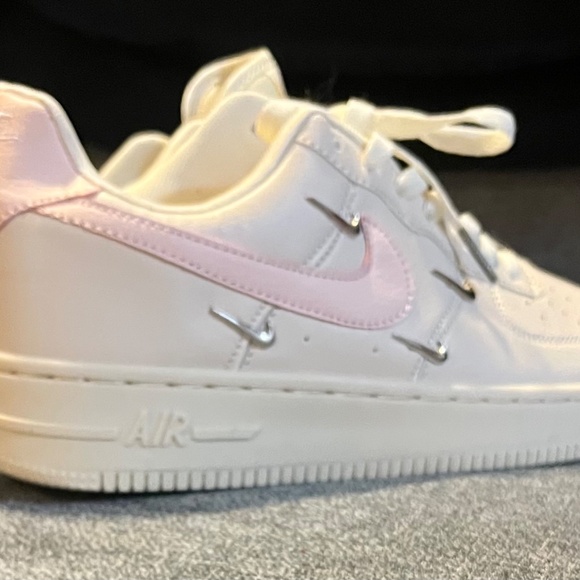 Brand New Nike Air Force 1 Women's Running Shoes. Cream / Pink - Picture 9 of 11